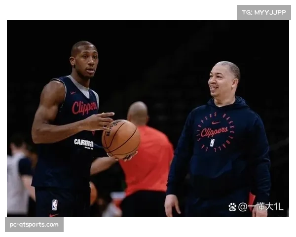 据随队记者透露，快船队赛前训练重点演练了针对持球人的包夹与后续轮转。